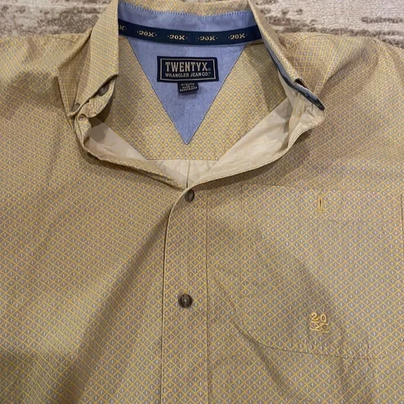 Wrangler 20X short sleeve button down. Medium - Picture 4 of 4